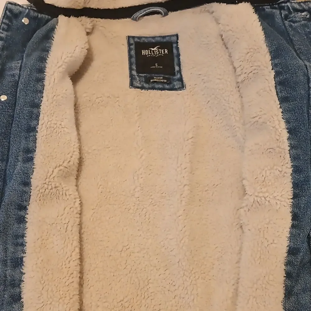 - Hollister Sherpa lined hooded faded denim  jacket unisex size S